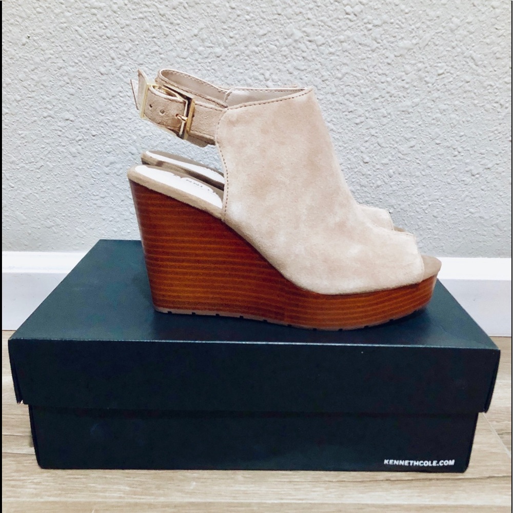 Kenneth Cole BRAND NEW Tan Wedges!